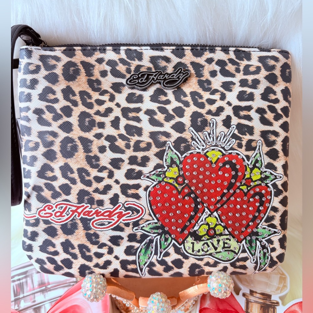🩷🩷Ed Hardy Leopard Print Wristlet with Red Heart Design and Rhinestones🩷🩷 - Picture 4 of 5
